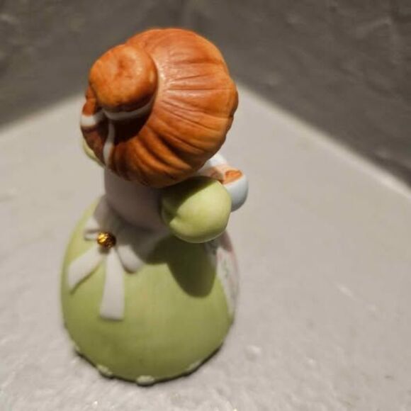 Ceramic Avon Bell 'A Mother's Love' 3" 1988 Porcelain Collectors Bell - Picture 3 of 6